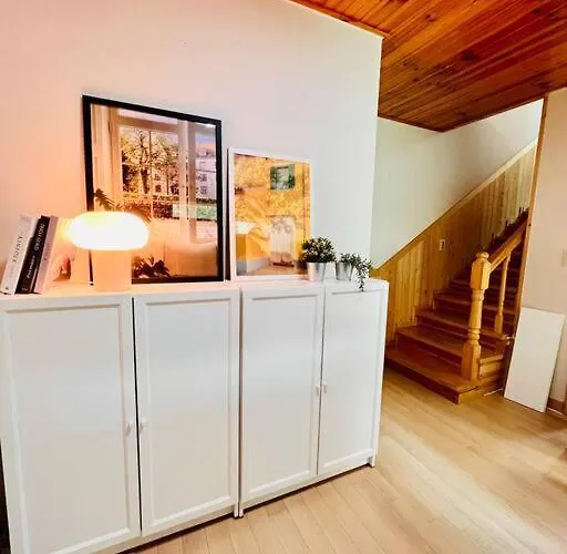 Villa Large House Subway 5 Minute *
