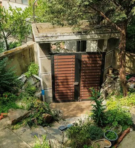 Villa Large House Subway 5 Minute *