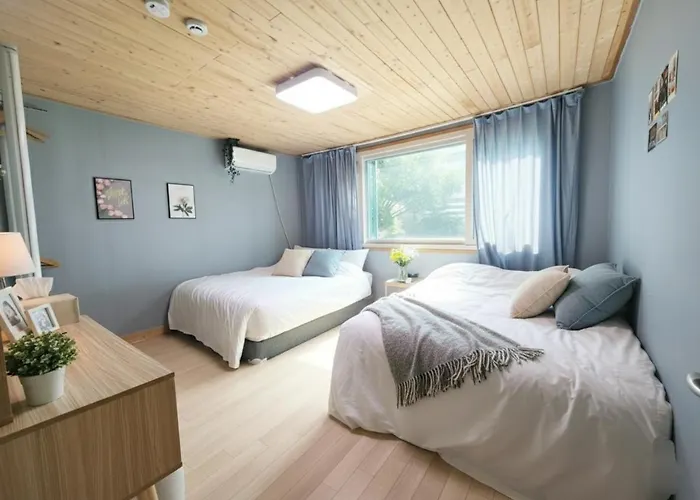 Large House Subway 5 Minute Villa